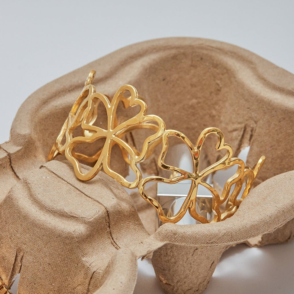 18K gold floral cuff bracelet with heart-shaped petals