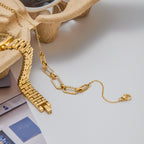 Elegant 18K gold bracelet with bold chain design