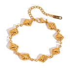 Elegant bracelet with golden shell details
