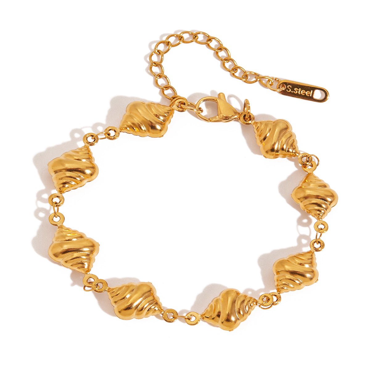 Elegant bracelet with golden shell details