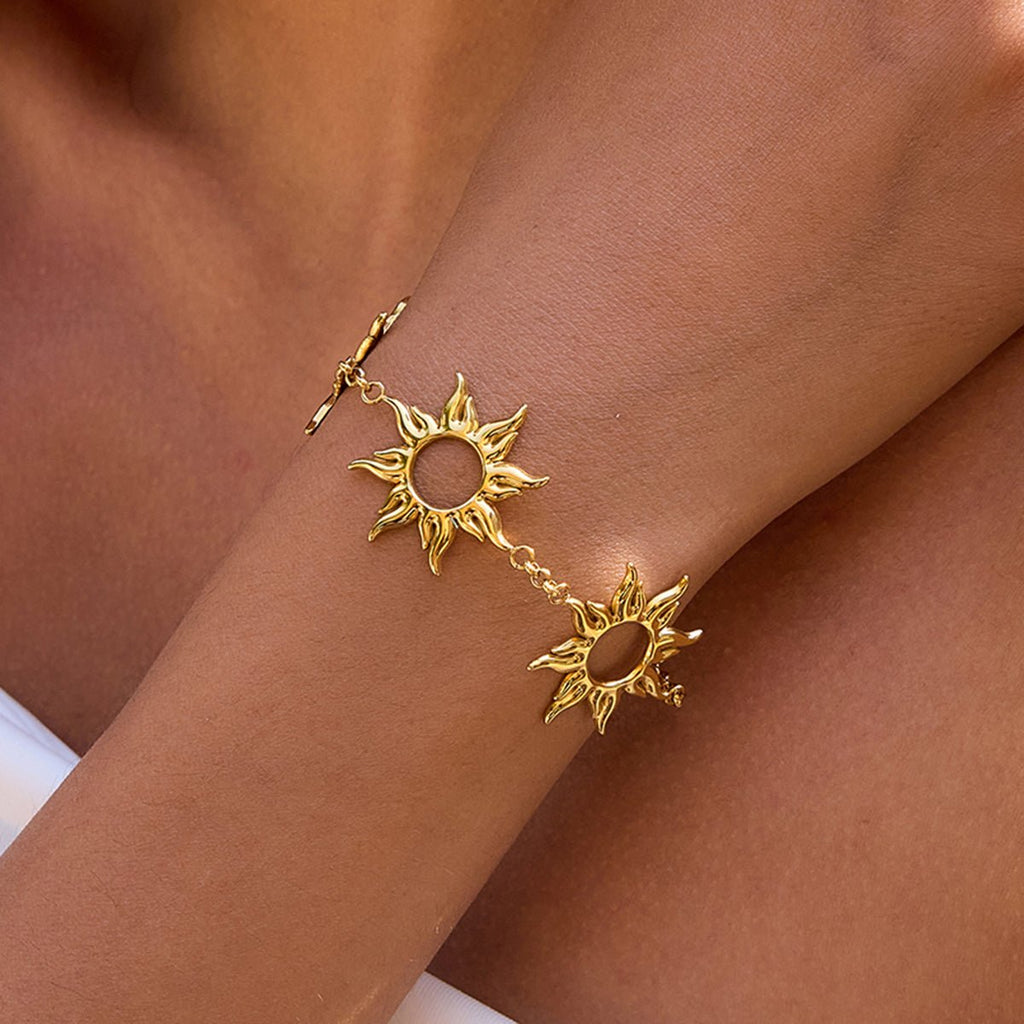 18K gold-plated bracelet with triple sunburst design

