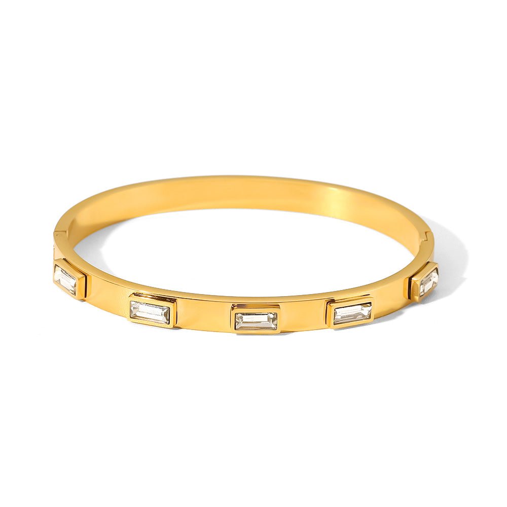 Minimalist white baguette bracelet in gold finish

