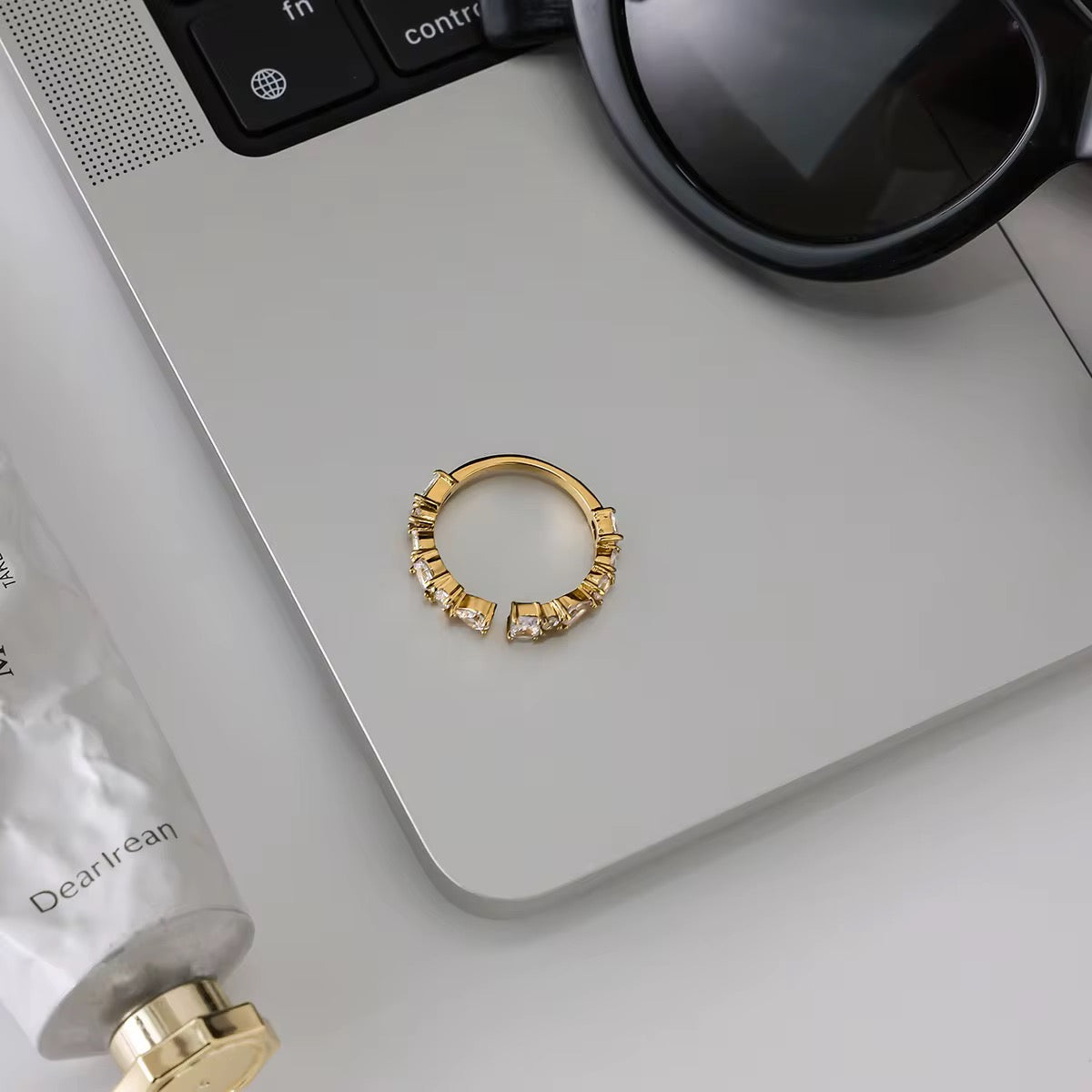 Hypoallergenic 18k gold plated stainless steel ring for sensitive skin and daily wear.
