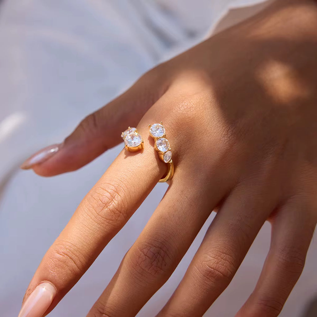 The Duchess Open-Band ring with brilliant-cut crystals and 18k gold PVD plating.
