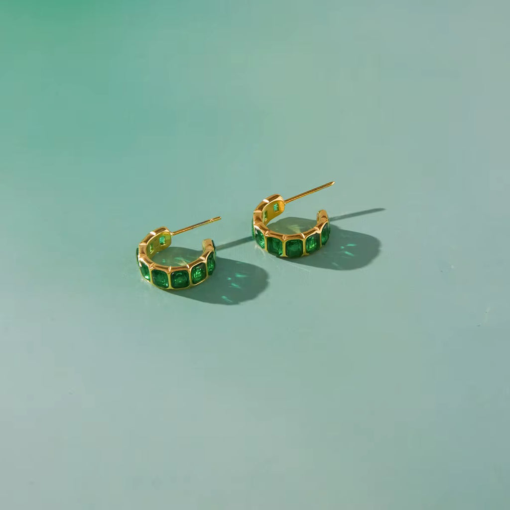 The Windsor Emerald hoop earrings in 18k gold PVD plated stainless steel.
