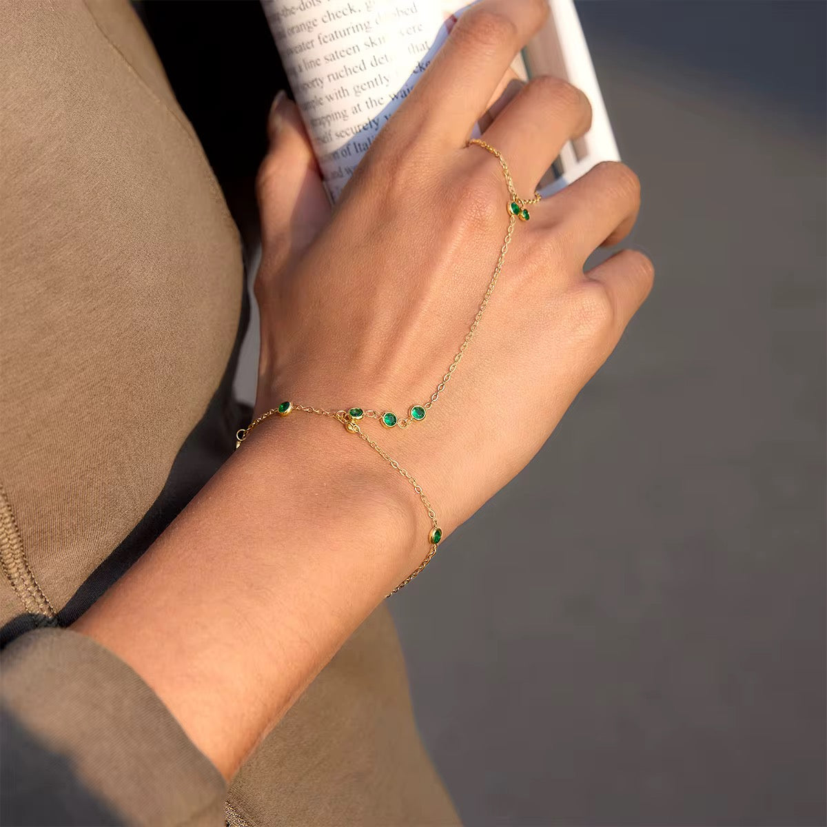 Waterproof Emerald Trace ring bracelet with 0.42cm emerald green stones.