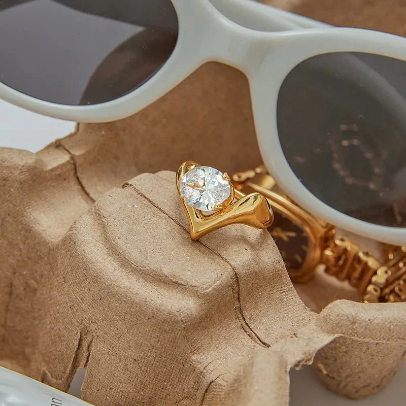 Tarnish-free ocean-proof Aurora ring safe for salt water and beach vacations.