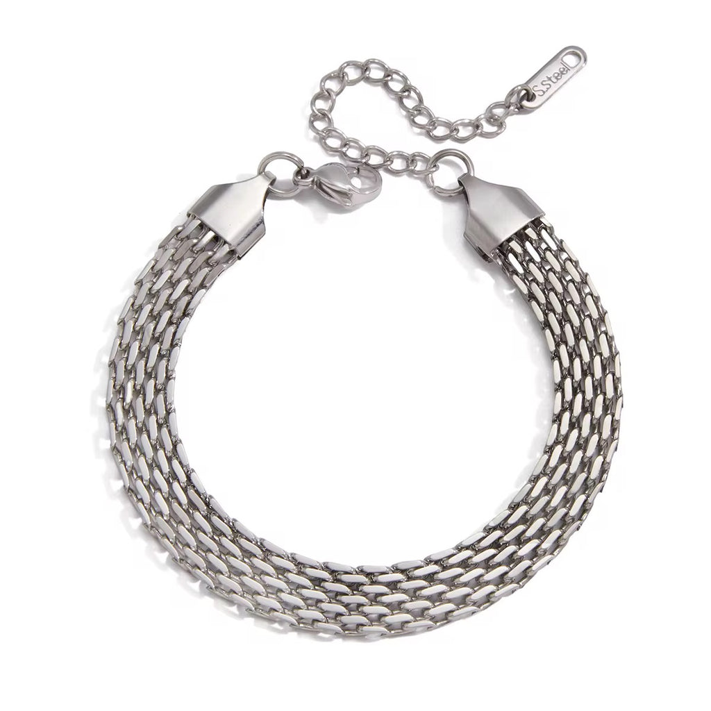 Sweat-proof gold jewelry perfect for the gym, sports, and intense workouts.