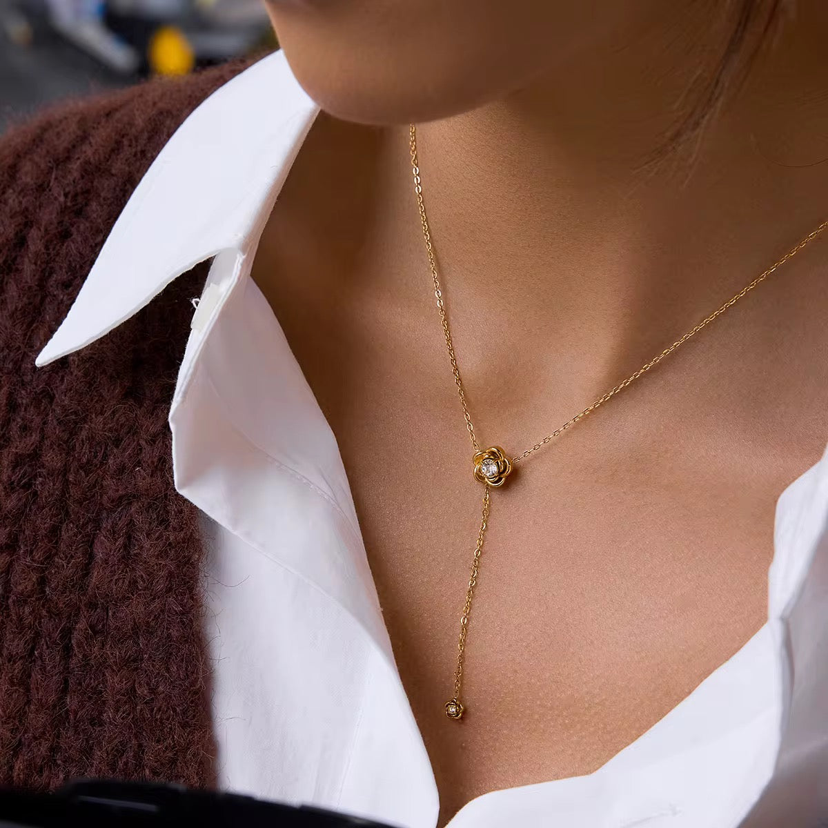 Waterproof gold floral lariat necklace with a 6.38cm drop for swimming and daily wear.