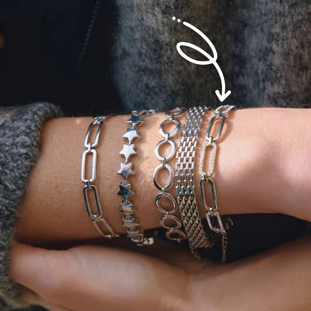 Hypoallergenic alternating paperclip link bracelet safe for sensitive skin types.
