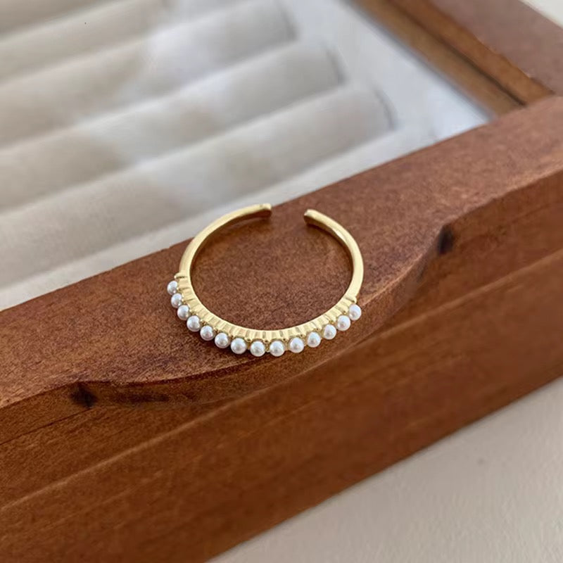 Hypoallergenic 316L stainless steel gold pearl ring set shown in studio lighting.