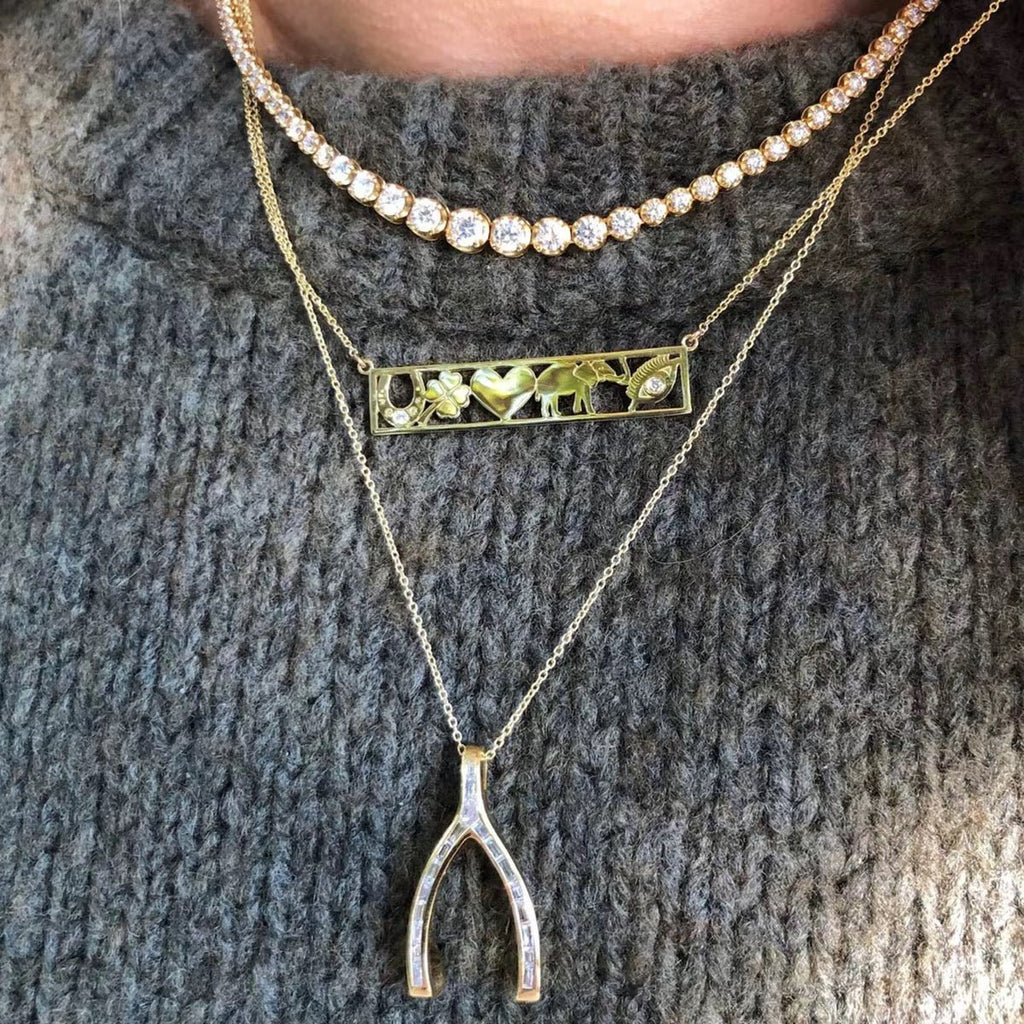 Elegant Gold Necklace with Lucky Pendant