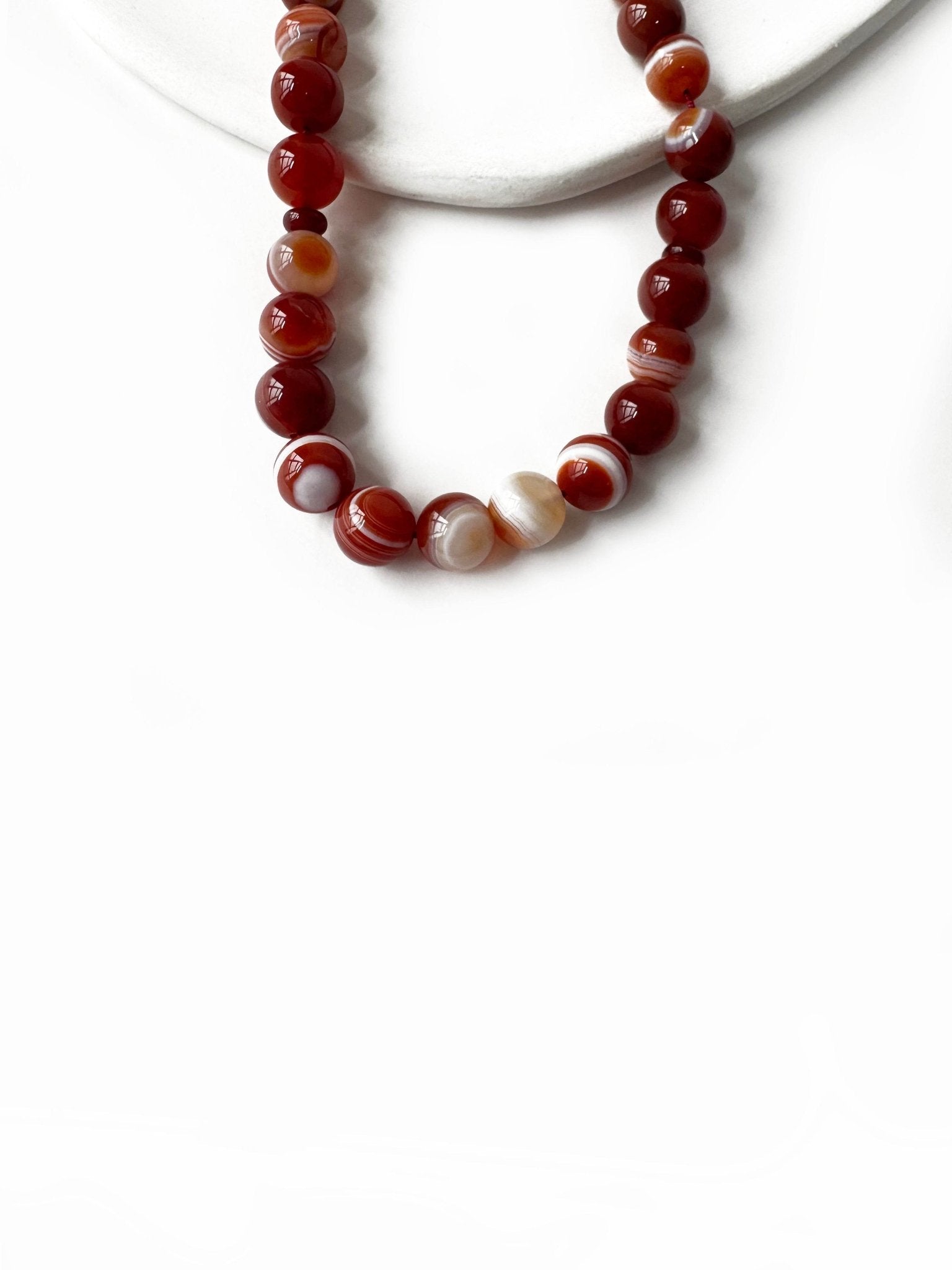 Luxury Islamic gift – natural Aghigh prayer beads with Emirati craftsmanship