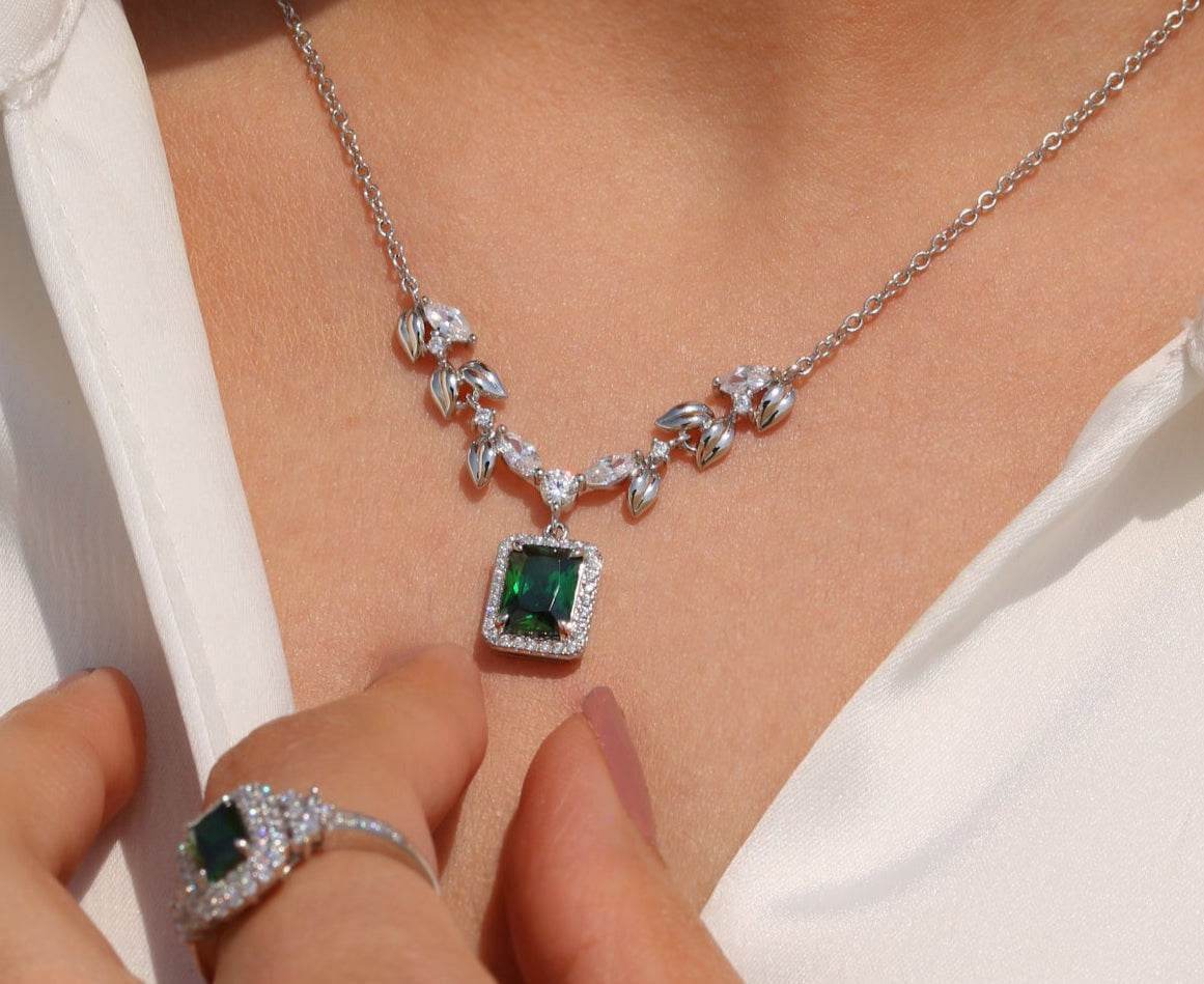 925 silver platinum-plated necklace with green crystal and white stones