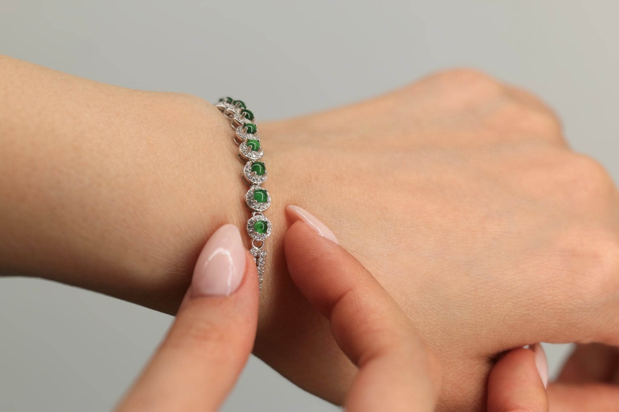 Luxury jade bracelet for women – platinum finish with silver and green gemstones