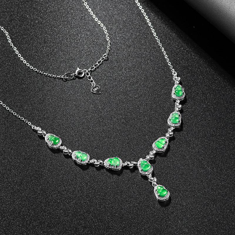 Natural jade silver necklace with a flowing teardrop pattern