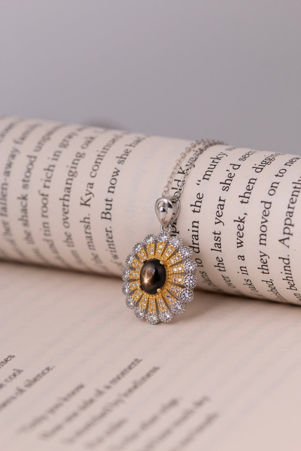 Natural Star Sapphire Necklace – 18K Gold Plated S925 Silver | She is Eclipsa Collection - Yadman Emarati