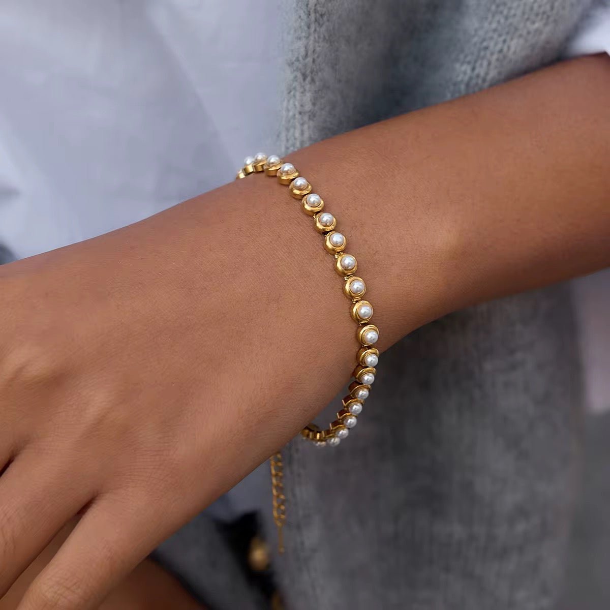Pearl Wisdom Bezel - Set Pearl Bracelet - 18k Gold PVD Plated Stainless Steel & Waterproof - Yadman UK