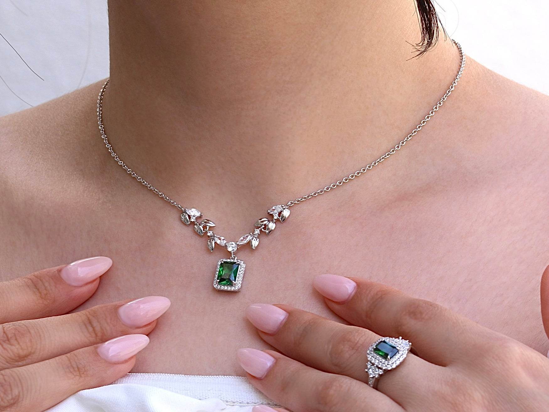 925 silver ring with emerald-tone zirconia in platinum finish