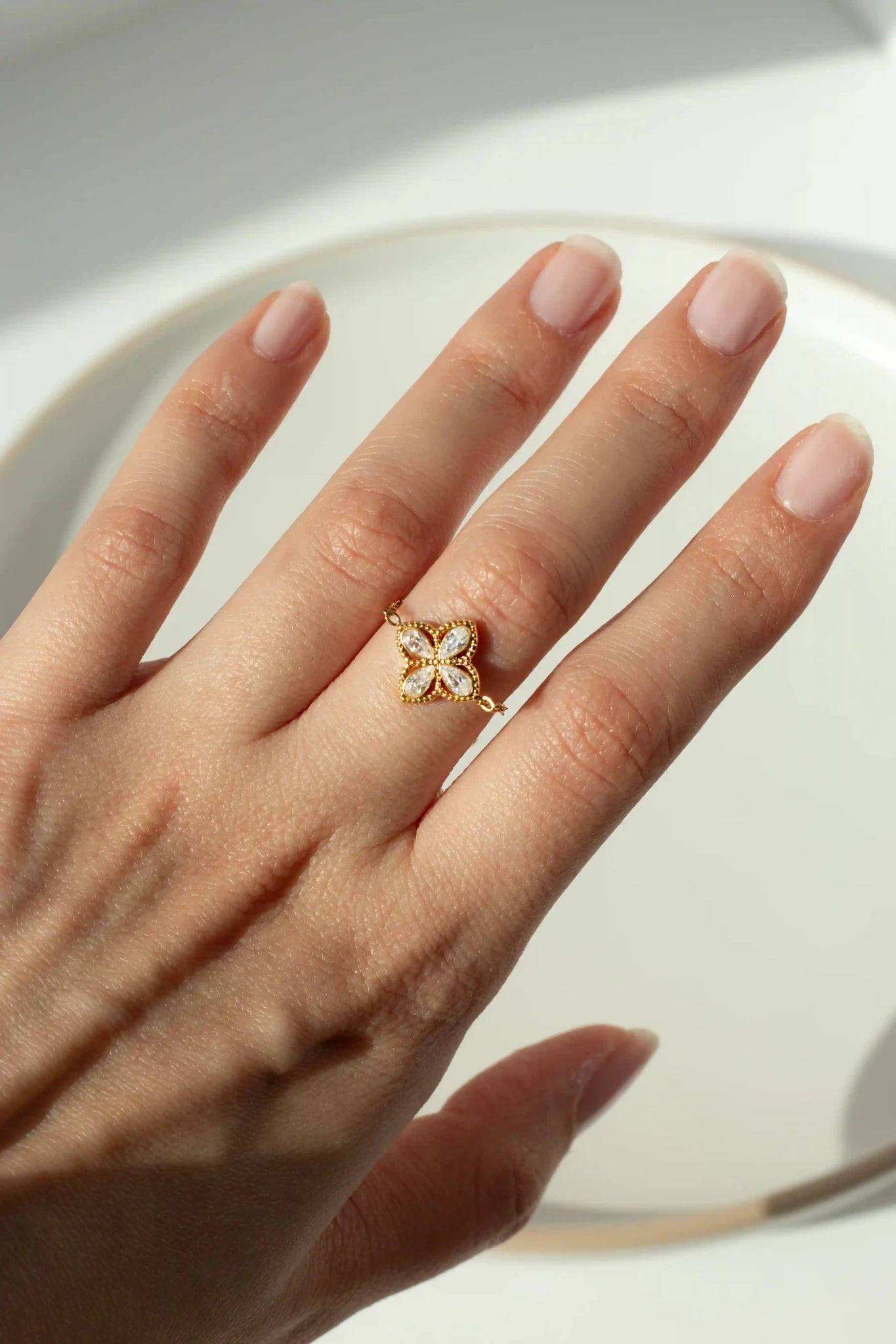 The Lyra Clover Adjustable Chain Ring - 18k Gold PVD Plated Stainless Steel & Waterproof - Yadman UK