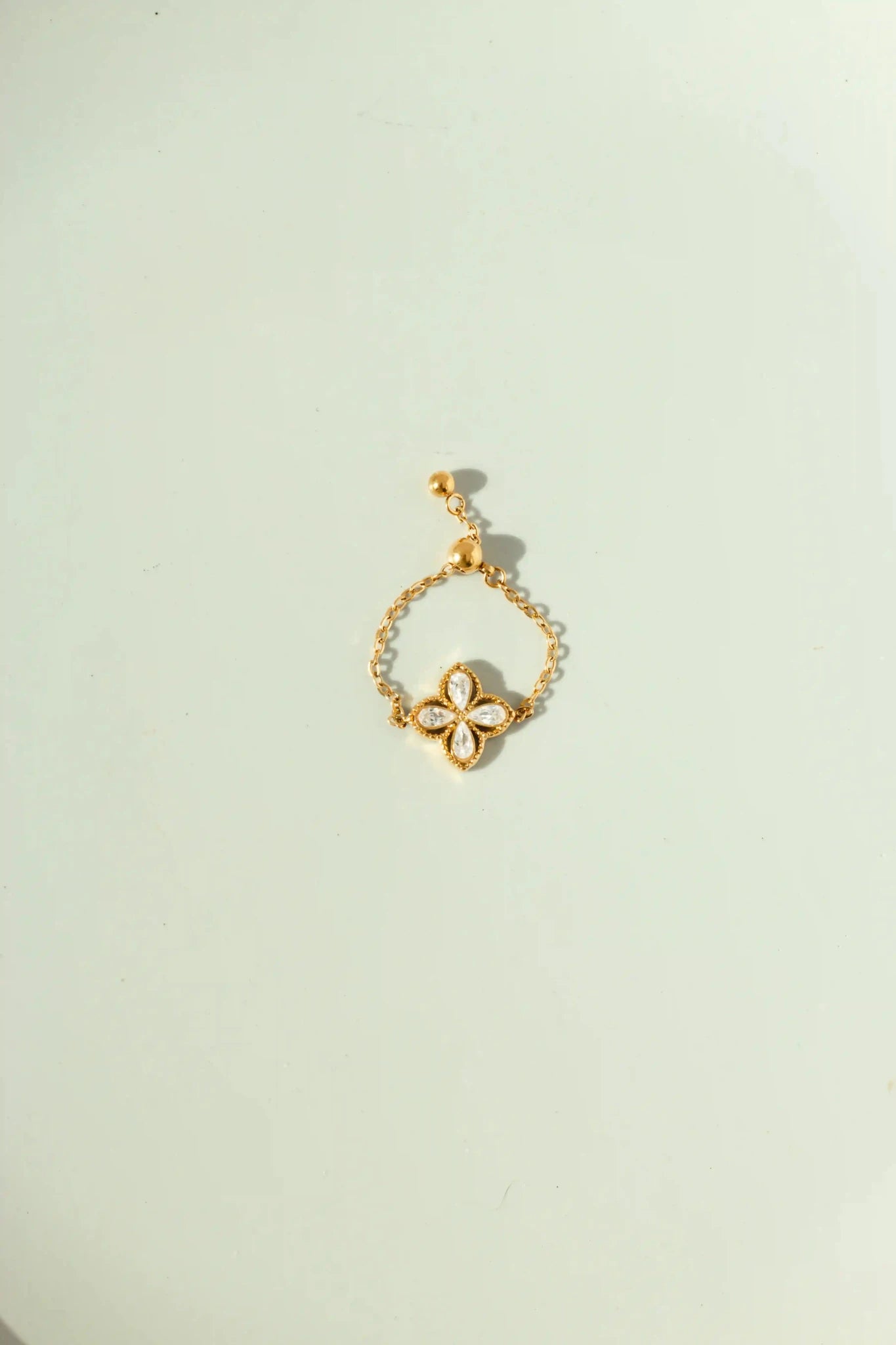 The Lyra Clover Adjustable Chain Ring - 18k Gold PVD Plated Stainless Steel & Waterproof - Yadman UK