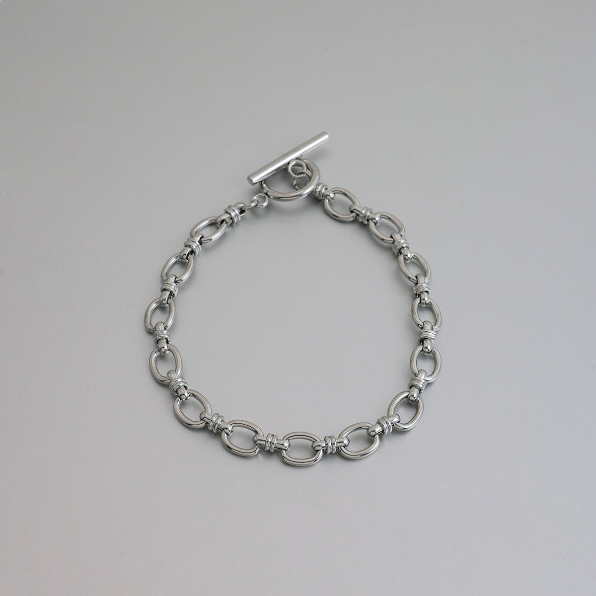 Minimalist silver bracelet with polished links